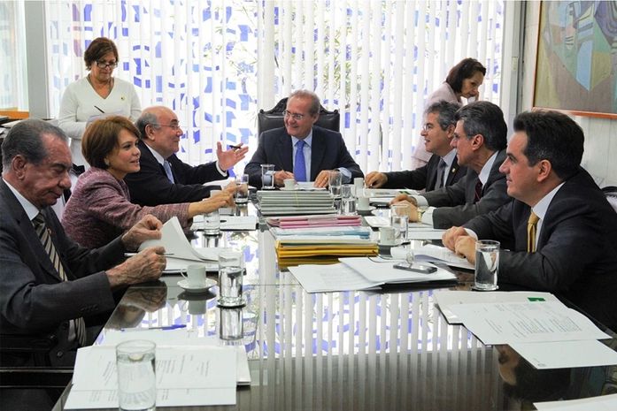 Reunião da Mesa do Senado decidiu por novos cortes em funções comissionadas