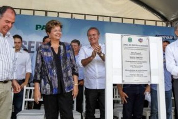 Na cidade de Água Branca, Dilma anunciou recursos do PAC para construção das duas obras