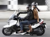 X-Max 400 tem apelo esportivo