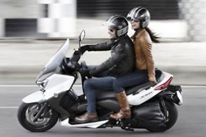 X-Max 400 tem apelo esportivo