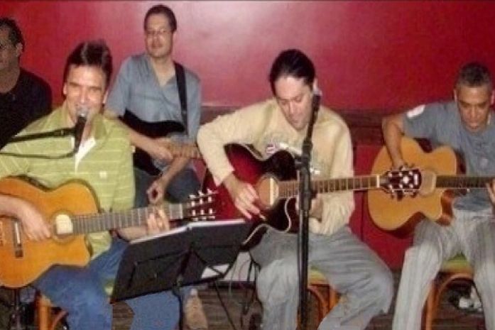 CHICO & BEATLES: MPB, Baladas e Rock'n roll na noite alagoana