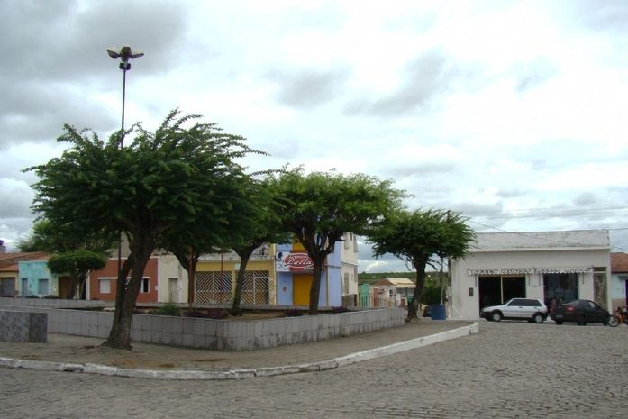 Com carro roubado em Alagoas, bandidos arrombam caixa eletrônico em SE