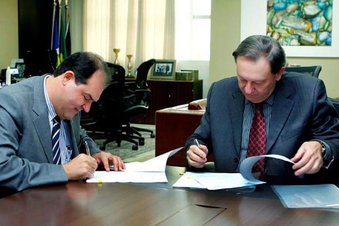 Assinatura de convênio