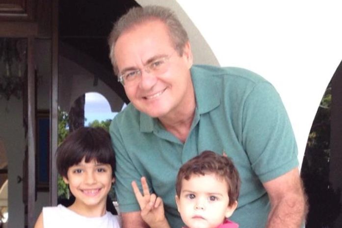 Renan e os dois dos três netos: Enzo e Davi