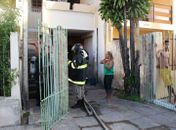 Princípio de incêndio assusta moradores de residência na Jatiúca