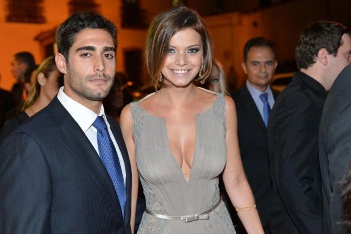 Milena Toscano faz a fila andar com bonitão, diz jornal