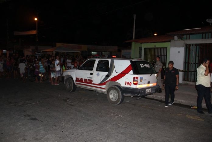 Mulher foi encontrada morta dentro de casa