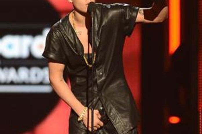 Bieber enfrenta duas investigações criminais; cantor alega inocência