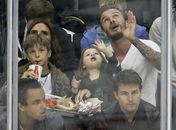 David Beckham e família curtem final de hockey em Los Angeles