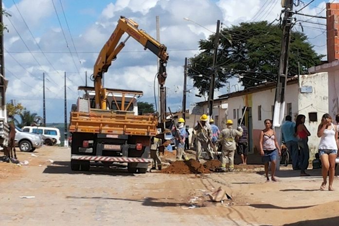 Eletrobras faz a substituição de postes e redes na parte alta de Maceió