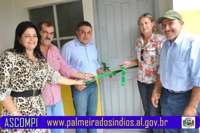 Prefeito James ladeado por vice-prefeito Targino, primeira-dama Mosabelle e secretária de saúde verônica Medeiros