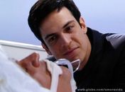 'Amor à Vida': no hospital, Félix é surpreendido ao tentar matar Atílio
