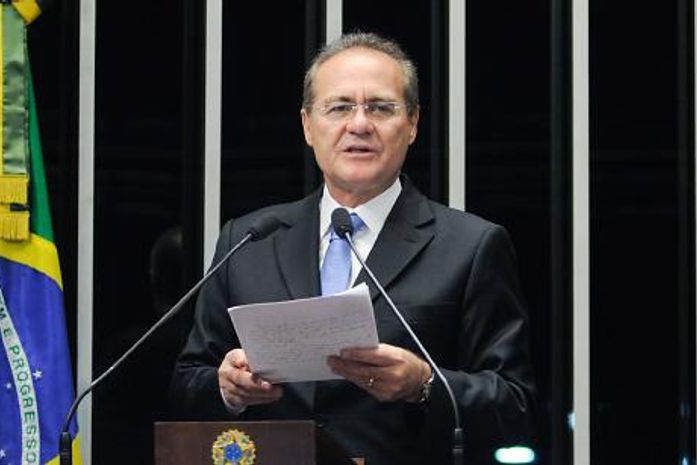 Renan ocupa plenário do Senado para falar sobre importância da lei