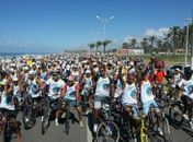 Passeio ciclístico atrai centenas de pessoas às ruas de Maceió