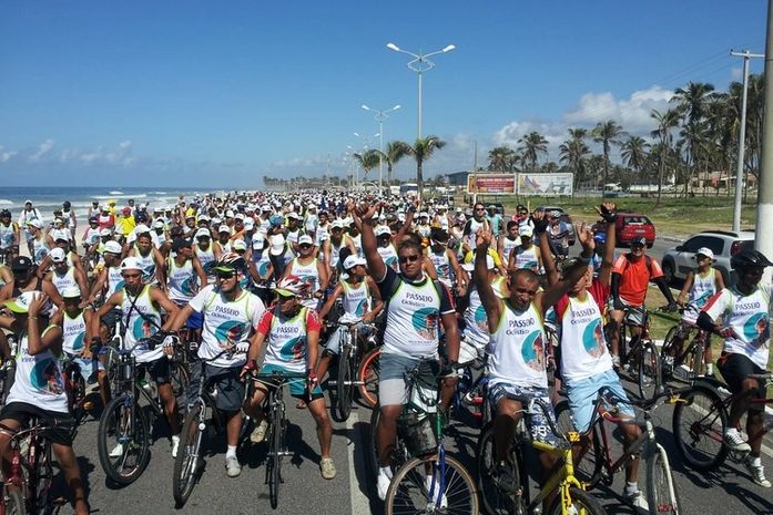 Passeio ciclístico atrai centenas de pessoas às ruas de Maceió