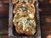 Domingão é dia de fazer churrasco! Anote receita do pão de alho caseiro