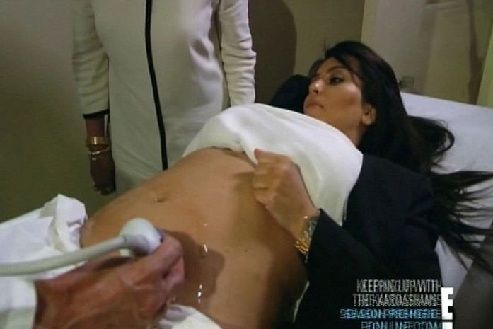 Kim Kardashian revela o sexo do bebê no próprio reality: 'O que Kanye queria'