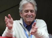 Ator Michael Douglas afirma que seu câncer foi causado por conta de sexo oral