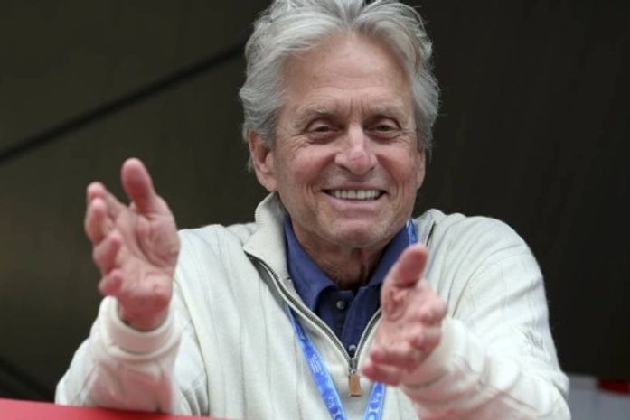 Ator Michael Douglas afirma que seu câncer foi causado por conta de sexo oral
