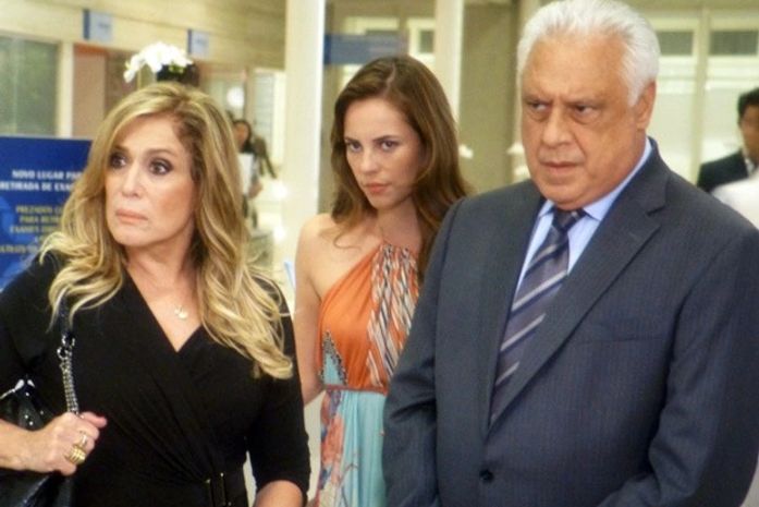 César culpa o filho pelo sumiço de Atílio do hospital