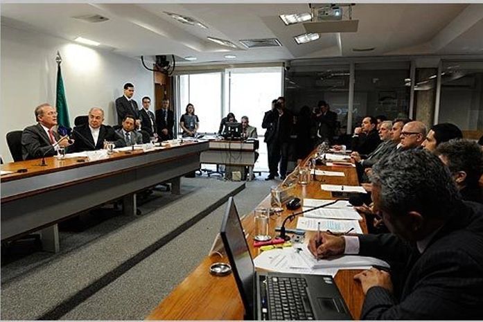Renan participou na manhã desta segunda da reunião do conselho