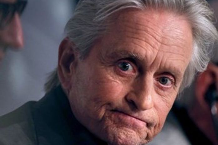 Michael Douglas nega que atribuiu câncer a sexo e jornal publica áudio