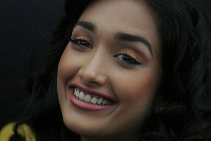 Atriz de Bollywood Jiah Khan é achada morta em sua residência na Índia