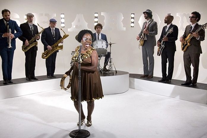 Cantora Sharon Jones descobre câncer e adia turnê e novo álbum