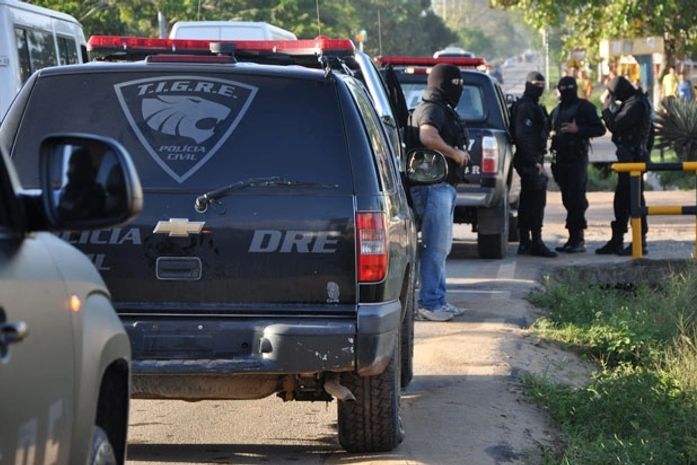Policiais civis e militares cumprem mandados de prisão e de busca em vários pontos da capital