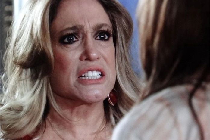 Pilar não aguenta ofensas e dá um tapão na cara de Paloma