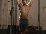 Daniel Rocha faz ensaio sensual e fala sobre carreira: quase desisti