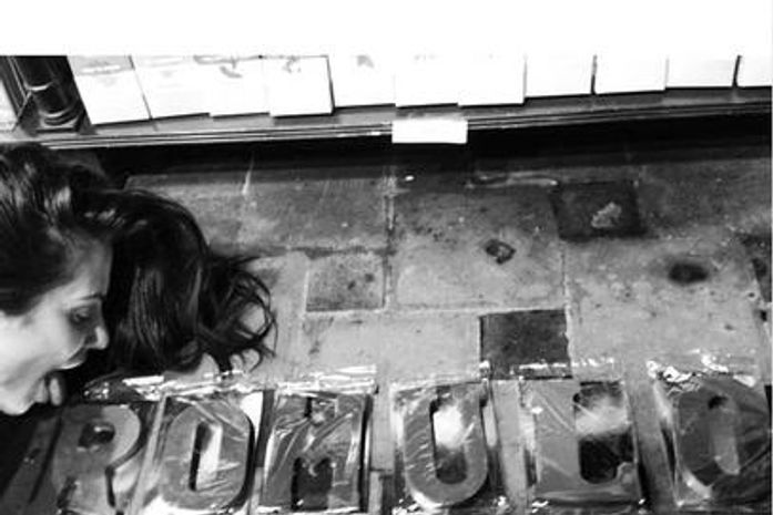 Em foto na web, Cleo Pires diz que "morreria" pelo namorado