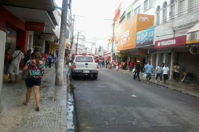 SMMCU e PM retiram ambulantes da ruas do Centro