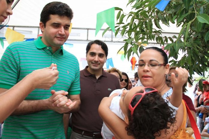 Prefeito e secretário de Saúde abrem campanha de vacinação contra a pólio