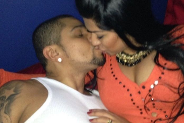 Moranguinho beija Naldo e posta foto: 'No clima do dia dos namorados'