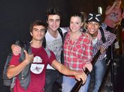 Elenco de 'Malhação' grava em boate e causa alvoroço, no Rio 