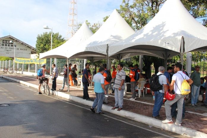 Funcionários de consórcio paralisam atividades