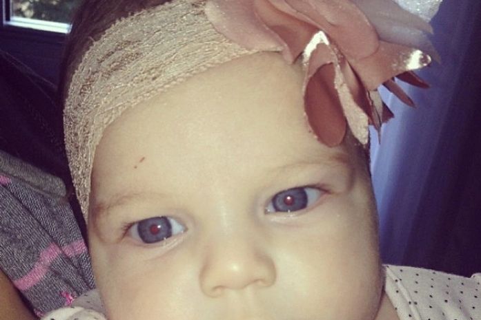 Quanta fofura! Mamãe Sheila Mello mostra foto da filha de dois meses toda produzida