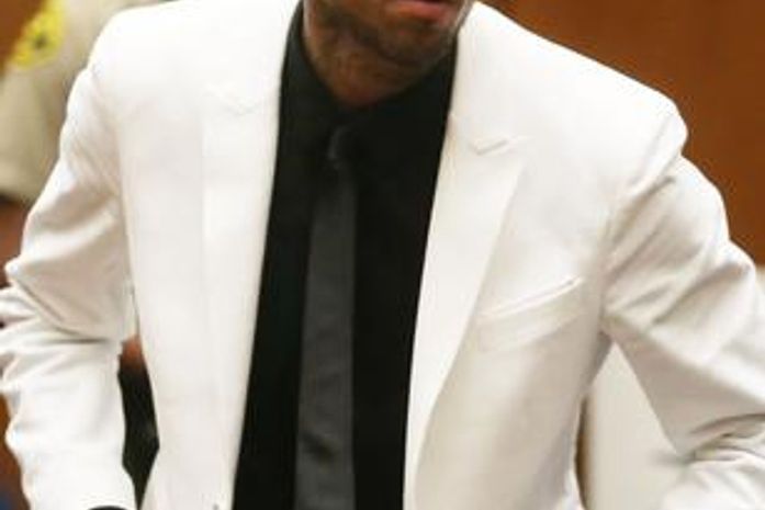 Chris Brown comparece a tribunal por agressão a Rihanna em 2009