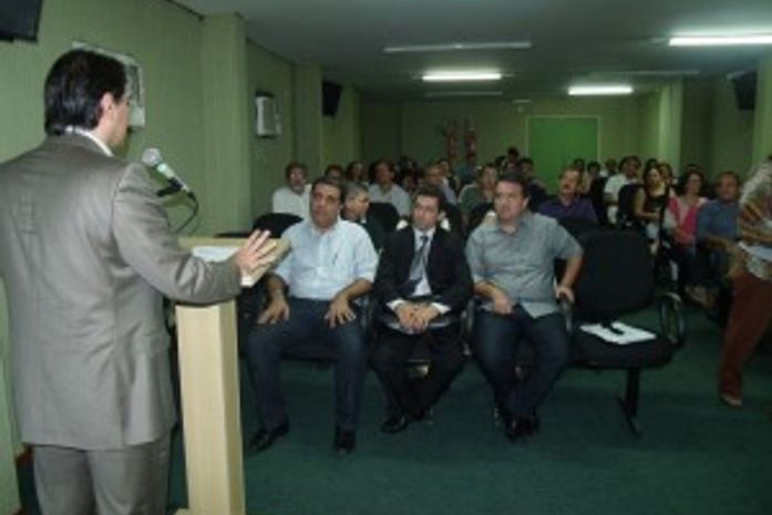 Secretario de Saúde se reúne com médicos do Pam Salgadinho