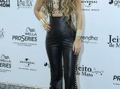 Bad look da semana: Paula Fernandes erra feio no macacão de boca larga