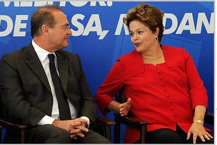 Renan conversa com a presidente Dilma durante o lançamento do programa