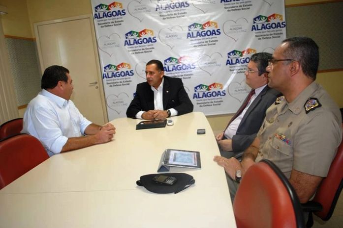 Remi em reunião com Dário César, comandante da PM e delegado-geral da Polícia Civil