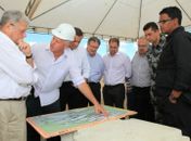 Governado visitando obras do presídio em Craíbas 