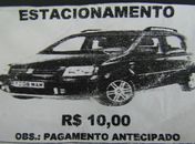 Condutores denunciam flanelinhas por abuso em cobrança de estacionamento