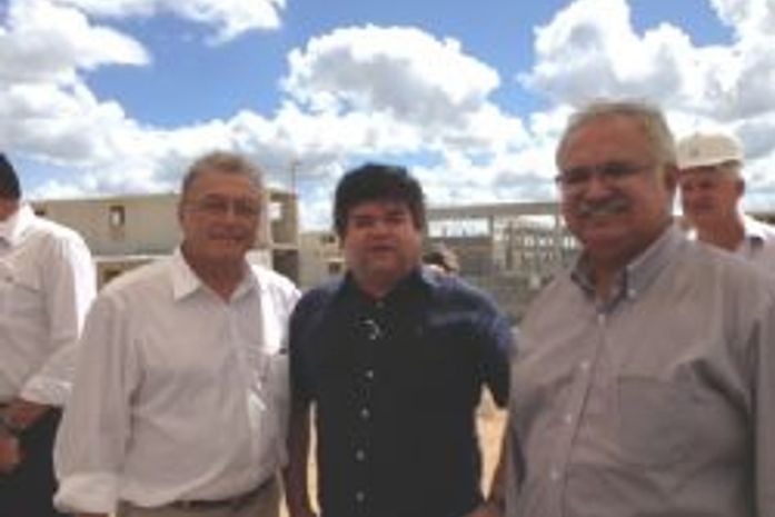 Teotonio, Marcelino e Rogério conversando em Arapiraca
