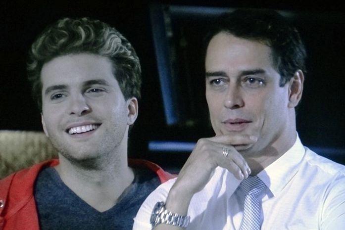 Niko e Eron entrevistam candidata doida à barriga de aluguel