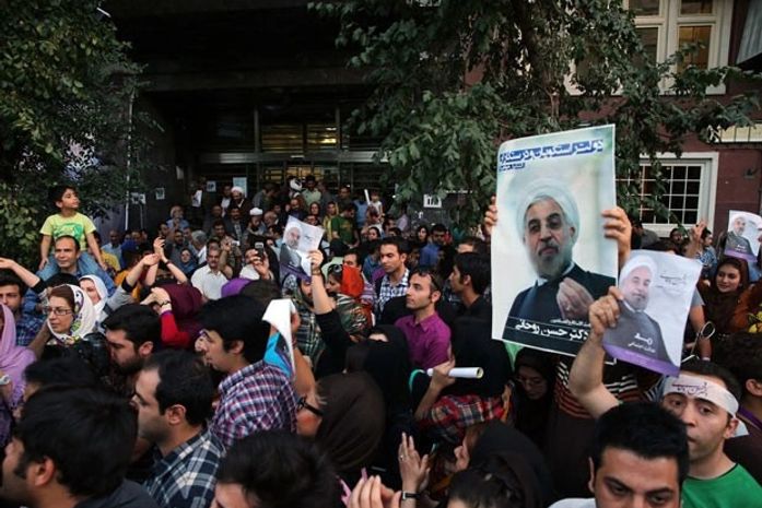 Moderado Hassan Rohani é eleito presidente do Irã em primeiro turno