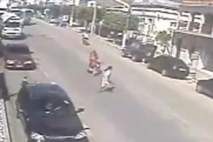 Vídeo flagra momento em que idosa é atropelada em São Miguel dos Campos