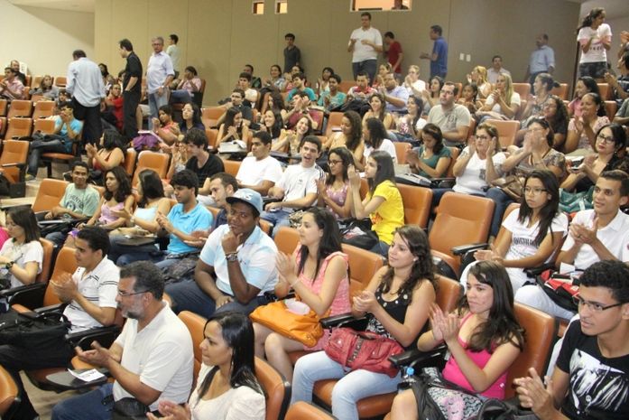 Estudantes lotaram auditório